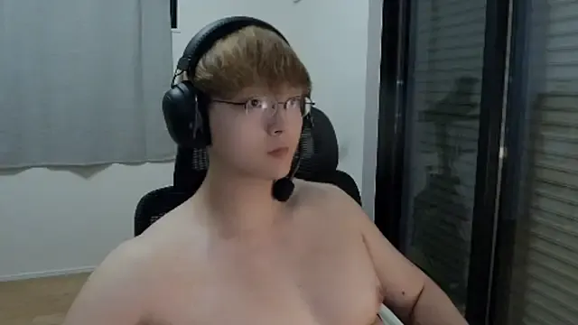  – webcam model profile photo Image 17