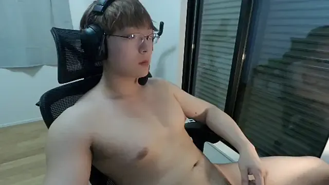  – webcam model profile photo Image 3