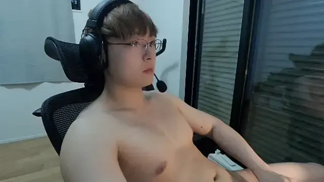  – webcam model profile photo Image 5