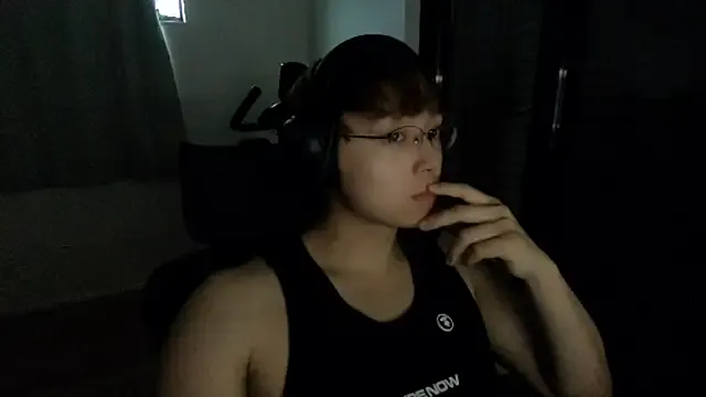  – webcam model profile photo Image 8