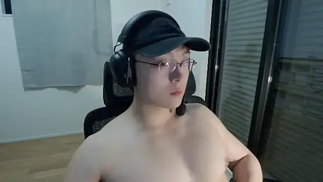  – webcam model profile photo Image 9