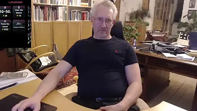 roouse – webcam model profile photo Image 2