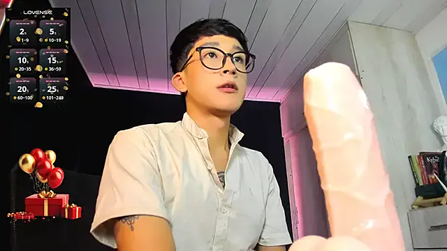 roouse – webcam model profile photo Image 11