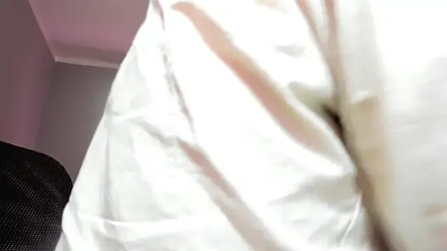 roouse – webcam model profile photo Image 14