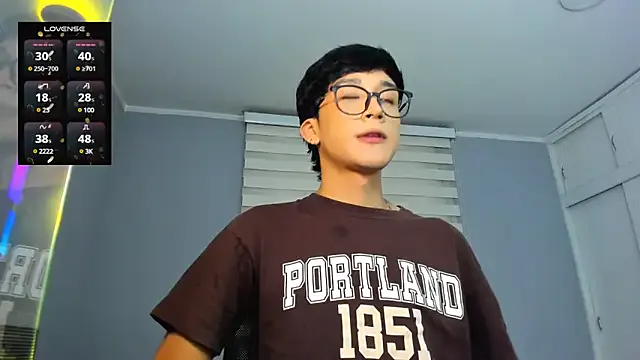 roouse – webcam model profile photo Image 17