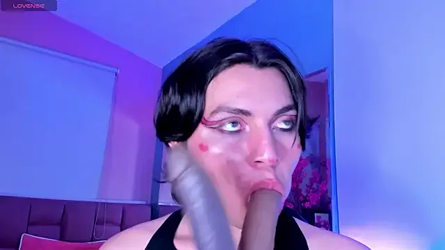 roouse – webcam model profile photo Image 4