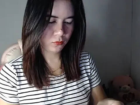 Yui-Ch – webcam model profile photo Image 15