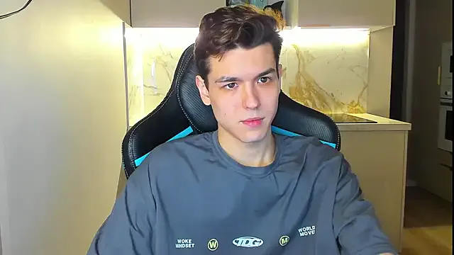 roouse – webcam model profile photo Image 10