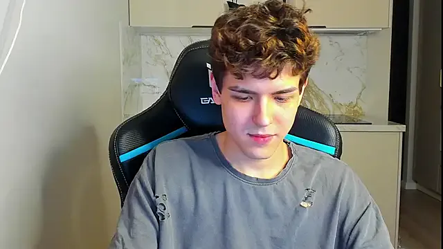 roouse – webcam model profile photo Image 14