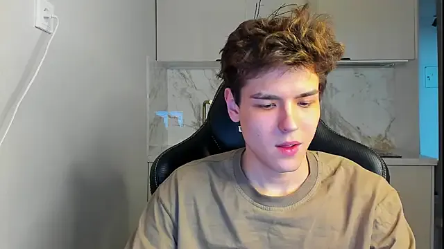 roouse – webcam model profile photo Image 15