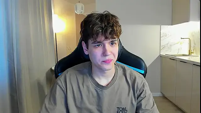 roouse – webcam model profile photo Image 17