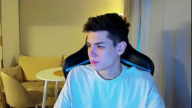 roouse – webcam model profile photo Image 2