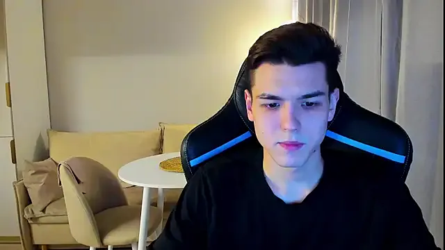 roouse – webcam model profile photo Image 3