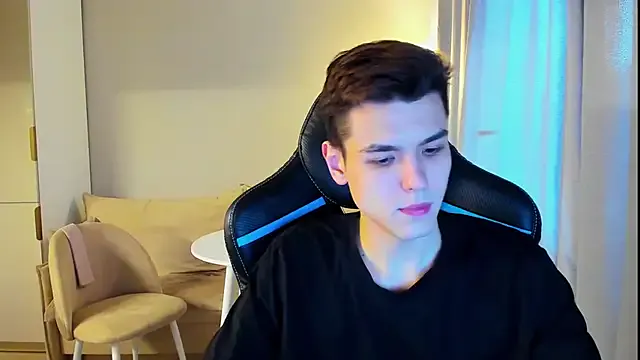 roouse – webcam model profile photo Image 5