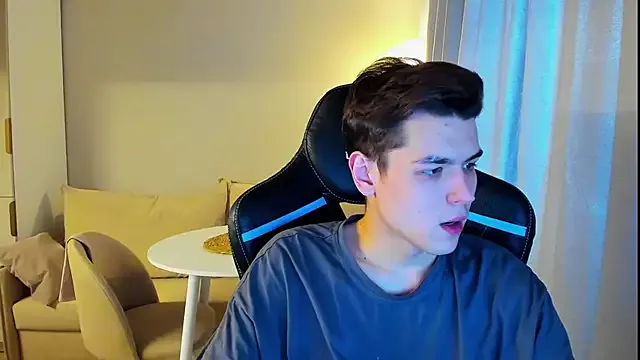 roouse – webcam model profile photo Image 6