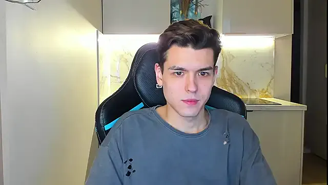 roouse – webcam model profile photo Image 9