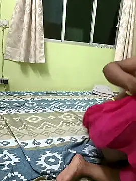 roouse – webcam model profile photo Image 11