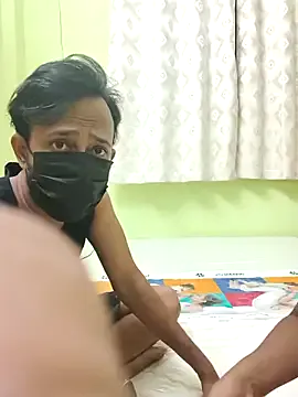 roouse – webcam model profile photo Image 12