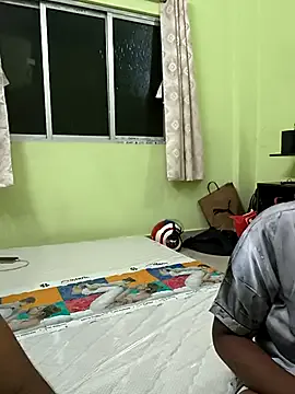 roouse – webcam model profile photo Image 14