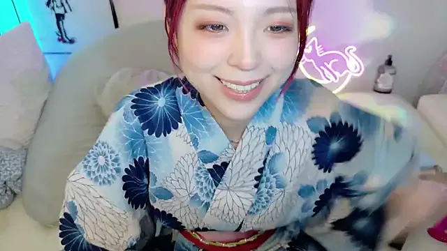 roouse – webcam model profile photo Image 2