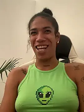 AmyOfficee – webcam model profile photo Image 17