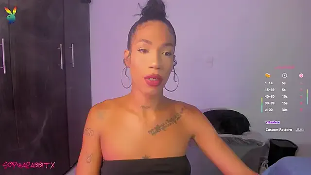 AmyOfficee – webcam model profile photo Image 5