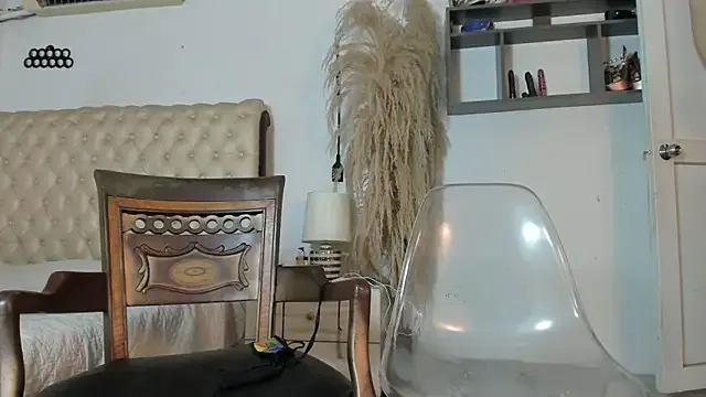 roouse – webcam model profile photo Image 10