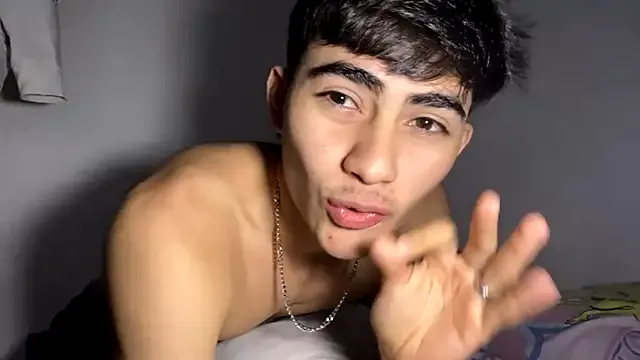 roouse – webcam model profile photo Image 13