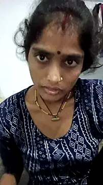roouse – webcam model profile photo Image 5