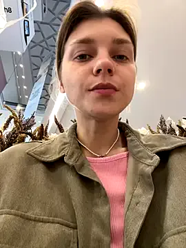 seraphine23 – webcam model profile photo Image 15
