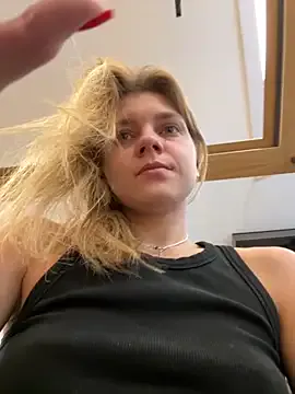 seraphine23 – webcam model profile photo Image 17
