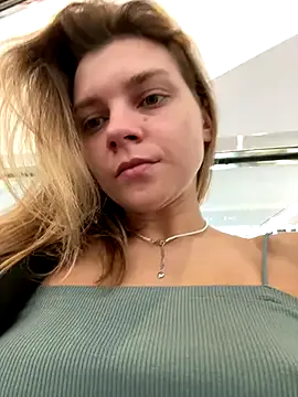 seraphine23 – webcam model profile photo Image 18