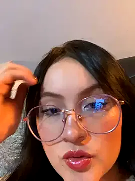 hina_porn – webcam model profile photo Image 16