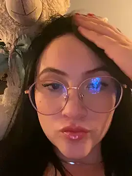 hina_porn – webcam model profile photo Image 4