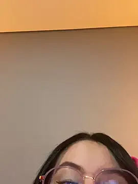 hina_porn – webcam model profile photo Image 7