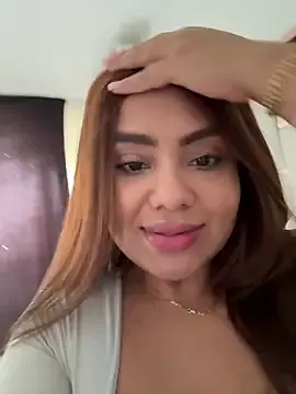 _Alicee_1 – webcam model profile photo Image 15