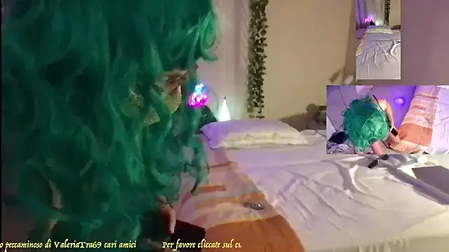 roouse – webcam model profile photo Image 4