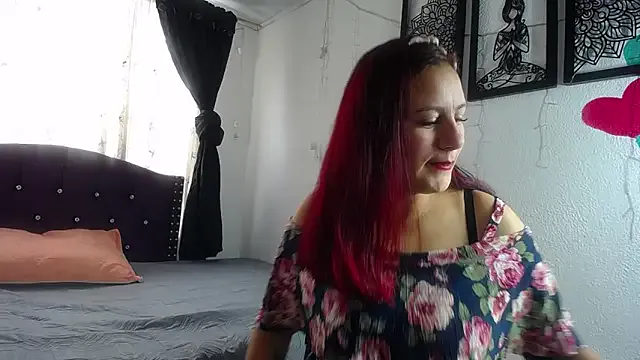 roouse – webcam model profile photo Image 2