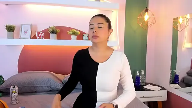 Megancullenofficial – webcam model profile photo Image 7