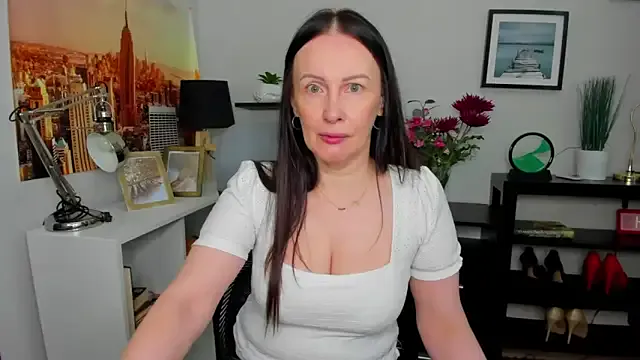 Sunflower-77 – webcam model profile photo Image 2