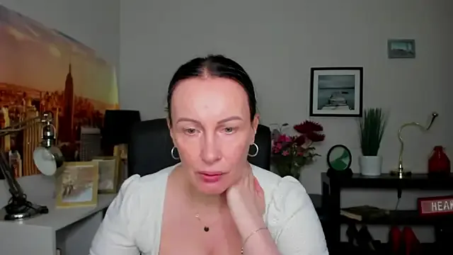 Sunflower-77 – webcam model profile photo Image 4