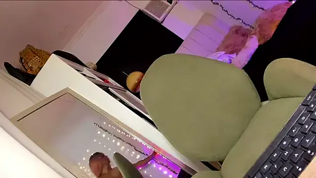 Kamila151 – webcam model profile photo Image 13