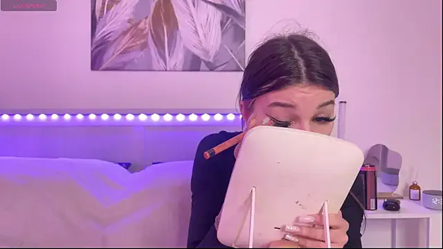 roouse – webcam model profile photo Image 7