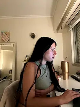 roouse – webcam model profile photo Image 5