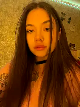 roouse – webcam model profile photo Image 16