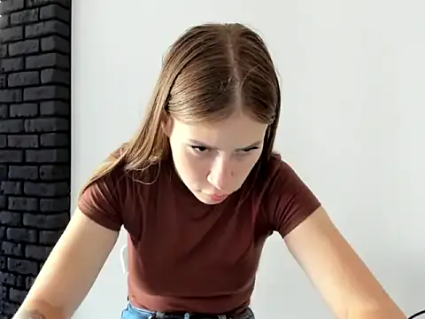 roouse – webcam model profile photo Image 14