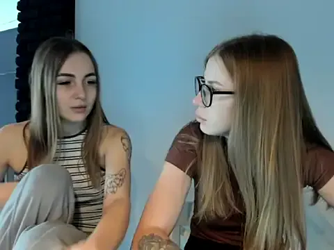 roouse – webcam model profile photo Image 19