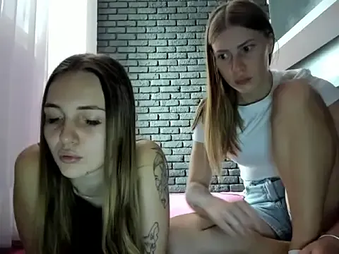 roouse – webcam model profile photo Image 9