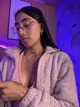  – webcam model profile photo Image 6