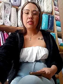 _MiaQueen_ – webcam model profile photo Image 2